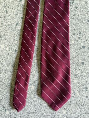Men's Burgundy Diagonal Stripe Tie - Classic Business Neckwear